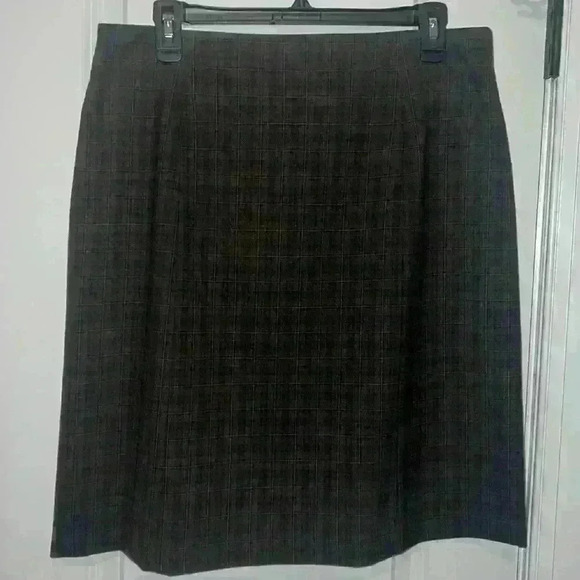 Nine West Stretch size 12 Plaid Button Skirt Classic Vintage style Design - Picture 2 of 6